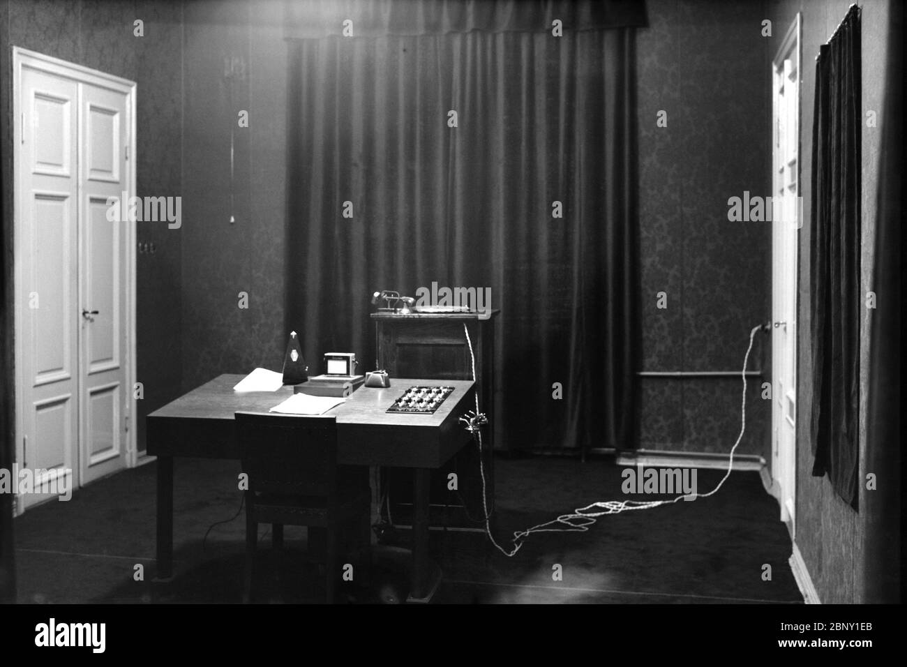 Radio annonçant le studio 1927-1934 par Archives de la société finlandaise de radiodiffusion YLE Banque D'Images