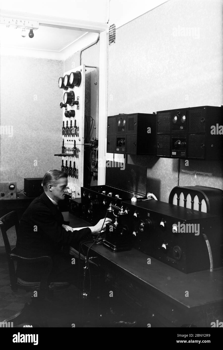La salle d'amplificateur 1927-1934 par Archives de la société finlandaise de radiodiffusion YLE Banque D'Images