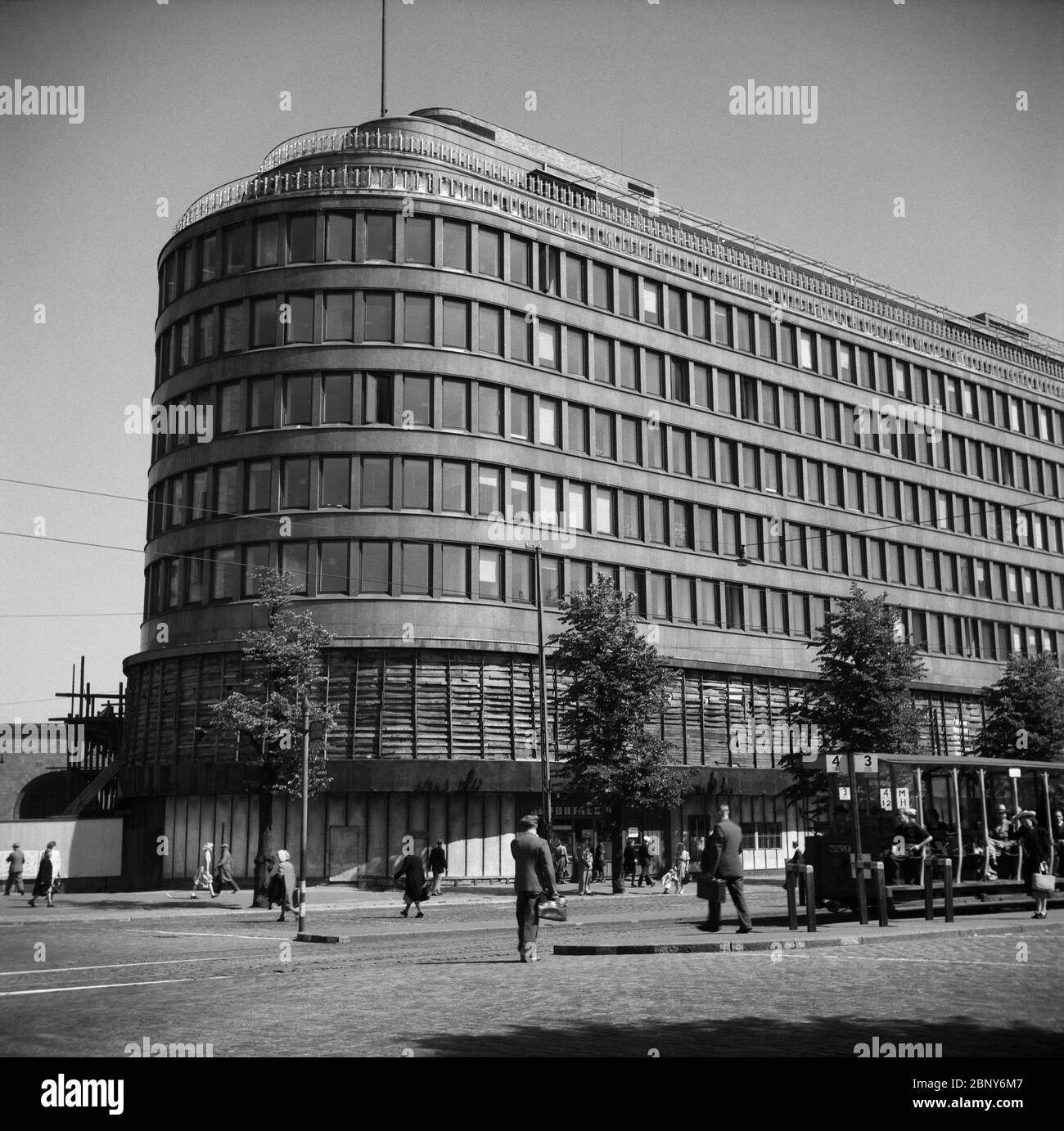 Grand magasin Sokos, 1947 par Archives de la Société finlandaise de radiodiffusion YLE Banque D'Images