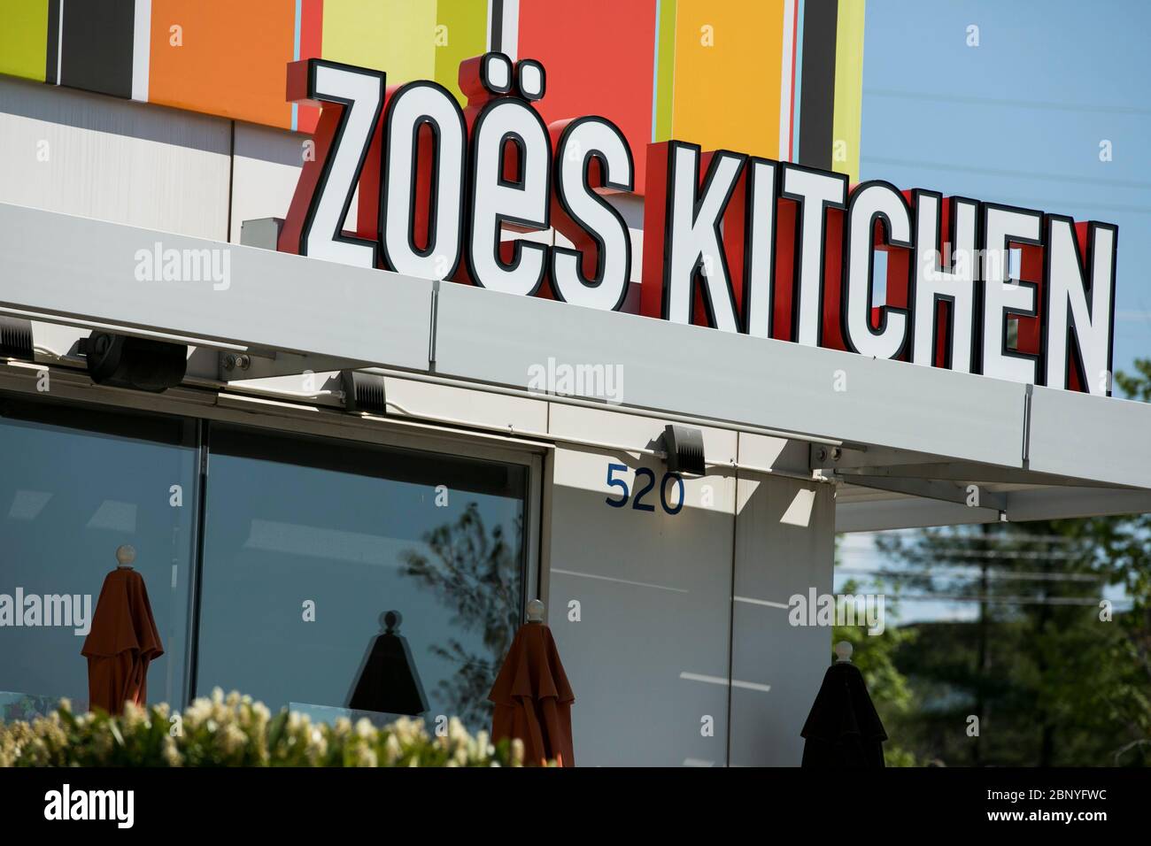 Un logo à l'extérieur d'un restaurant Zoes Kitchen à Plymouth Meeting, Pennsylvanie, le 4 mai 2020. Banque D'Images