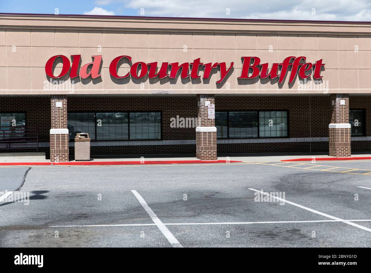 Un logo à l'extérieur d'un restaurant Old Country buffet situé à Harrisburg, Pennsylvanie, le 4 mai 2020. Banque D'Images