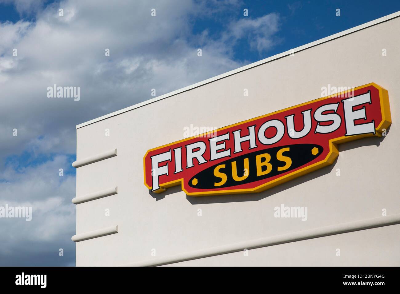 Un logo à l'extérieur d'un restaurant Subs Firehouse situé à Wyomissing, Pennsylvanie, le 4 mai 2020. Banque D'Images