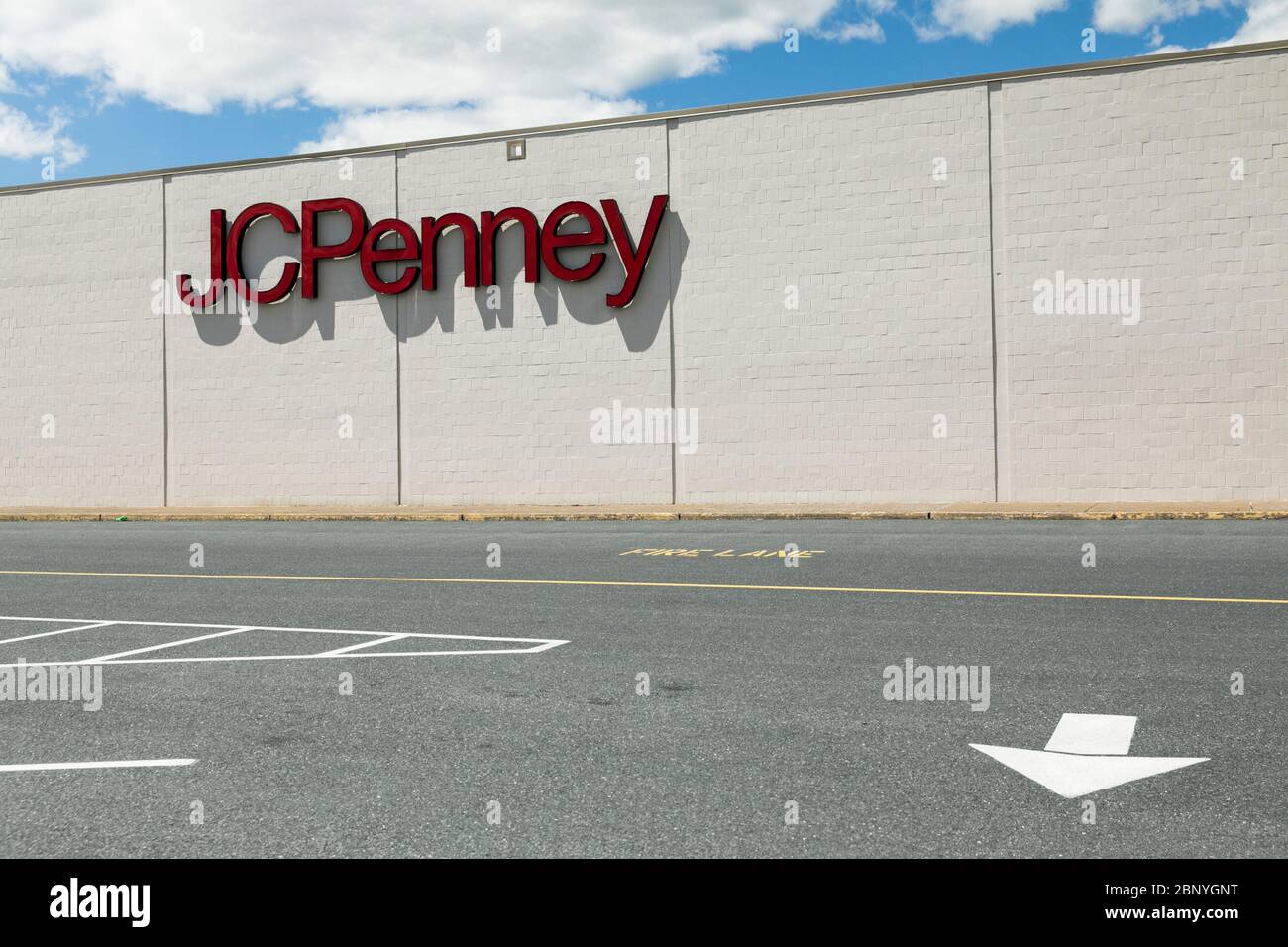 Un logo à l'extérieur d'un magasin de détail JCPenney à Camp Hill, en Pennsylvanie, le 4 mai 2020. Banque D'Images