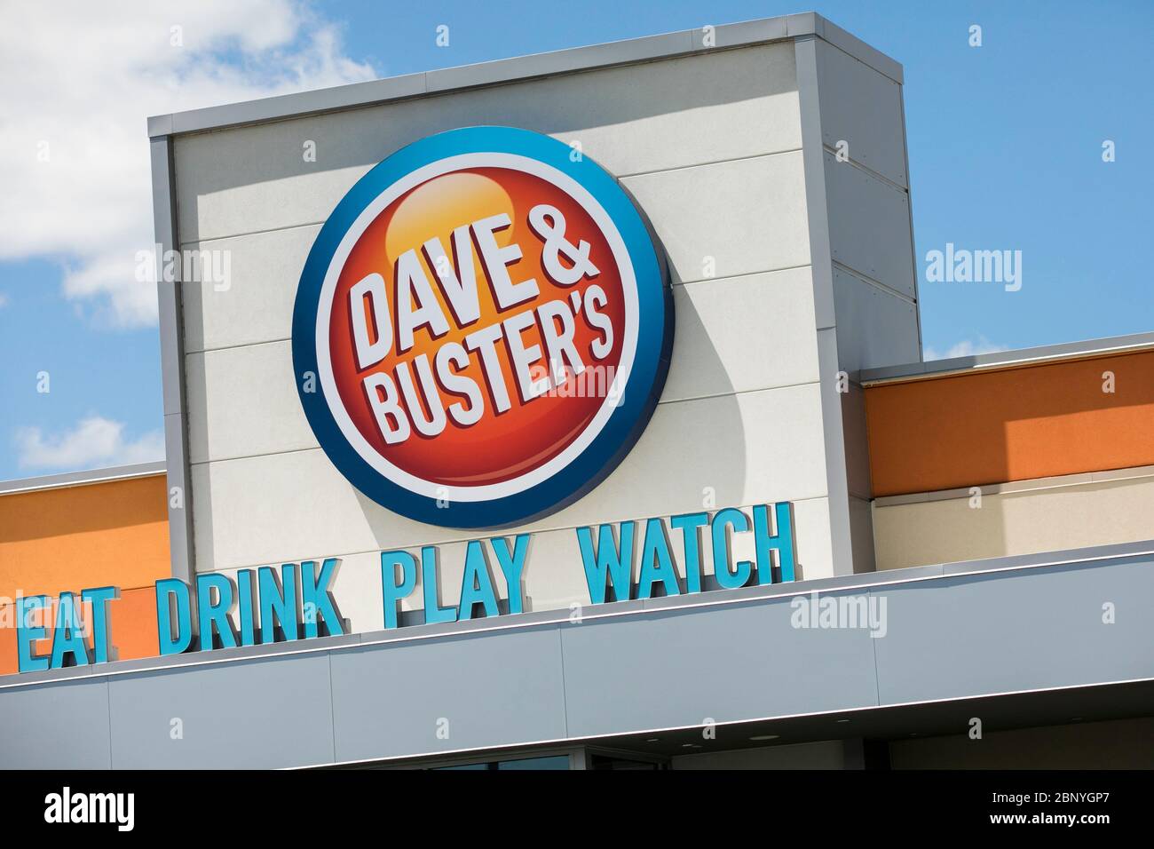 Un logo à l'extérieur d'un site Dave & Buster à Camp Hill, Pennsylvanie, le 4 mai 2020. Banque D'Images