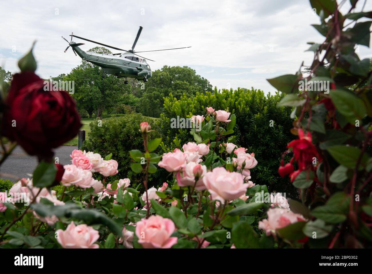 Washington, États-Unis d'Amérique. 14 mai 2020. Marine One avec le président Donald J. Trump à bord de remontées depuis la pelouse sud de la Maison Blanche jeudi, 14 mai 2020, en route vers la Pennsylvanie personnes: Président Donald Trump crédit: Storms Media Group/Alay Live News Banque D'Images
