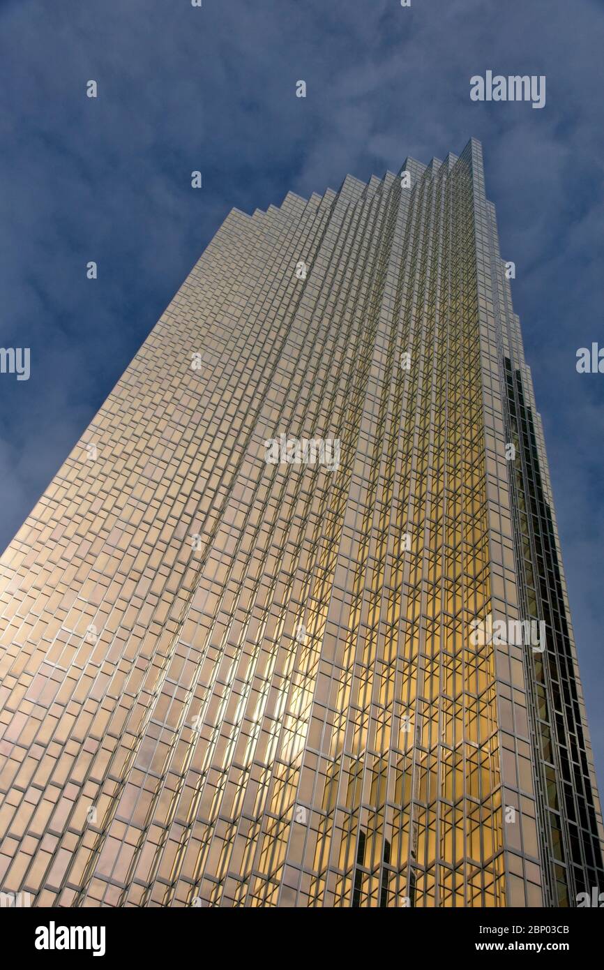 Toronto Canada - 27 mars 2015 - fenêtres dorées de gratte-ciels Royal Bank Plaza, au centre-ville de Toronto, Ontario Banque D'Images