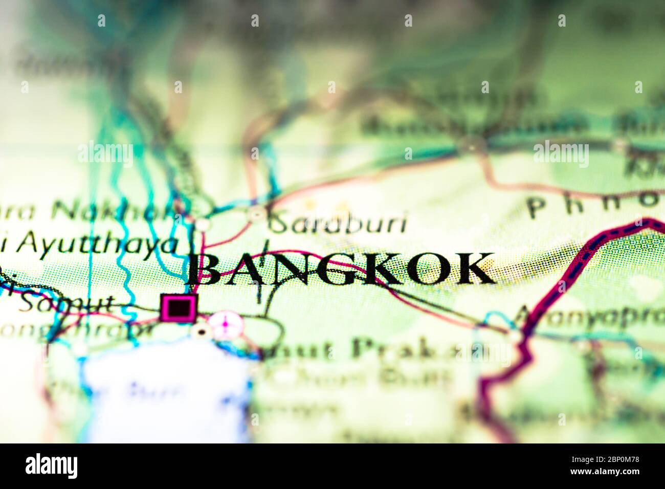 Faible profondeur de champ accent sur la carte géographique emplacement de la ville de Bangkok en Thaïlande Indochina Asie continent sur atlas Banque D'Images