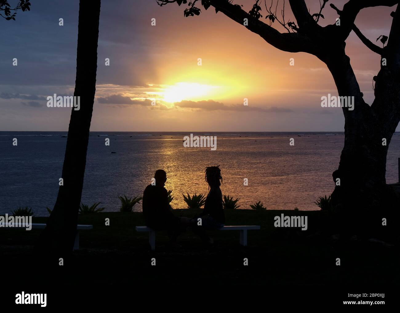 Coucher de soleil sur la plage de Bedarra, Korotogo, Coral Coast, Viti Levu, Fidji, Pacifique Sud. Banque D'Images