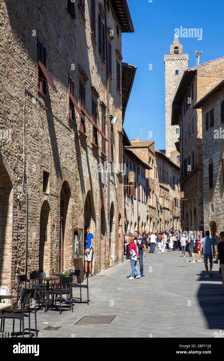 San Gimignano et ses ruelles médiévales, Toscane, Italie Banque D'Images