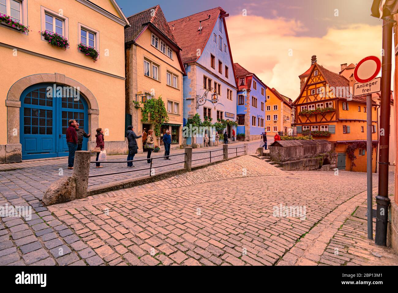 Rothenburg OB Der Tauber, Allemagne - 24 SEPTEMBRE 2014 : vue sur la rue de la vieille ville avec l'architecture traditionnelle de Rothenburg OB Der Tauber, Bavière, GE Banque D'Images