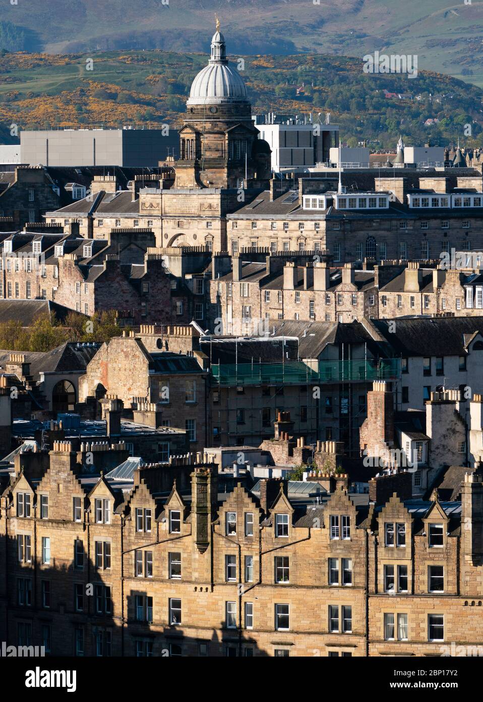 Vue sur les anciens bâtiments traditionnels de la vieille ville d'Édimbourg, Écosse, Royaume-Uni Banque D'Images
