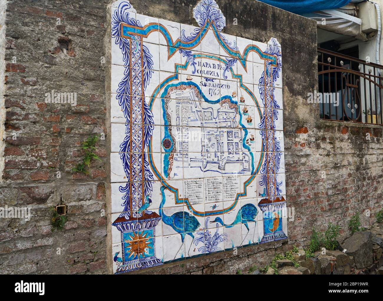 Carte de la Colonia del Sacramento sur l'ancien mur, Uruguay. Mars 2020 Banque D'Images