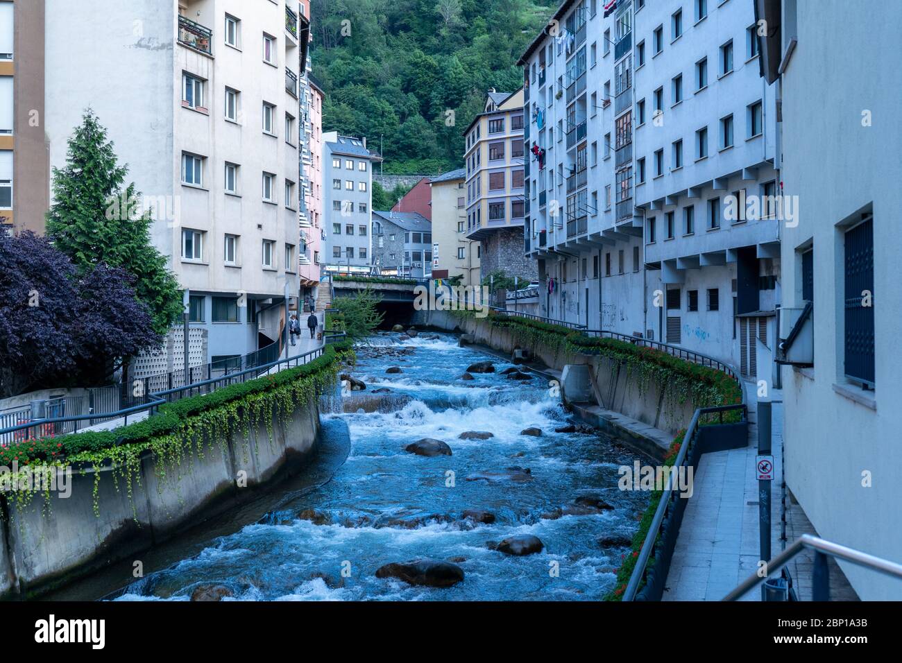 Belle vue sur la ville d'Andorre-la-Vieille en Andorre. C'est l'un des plus petits pays d'Europe et du monde. Banque D'Images