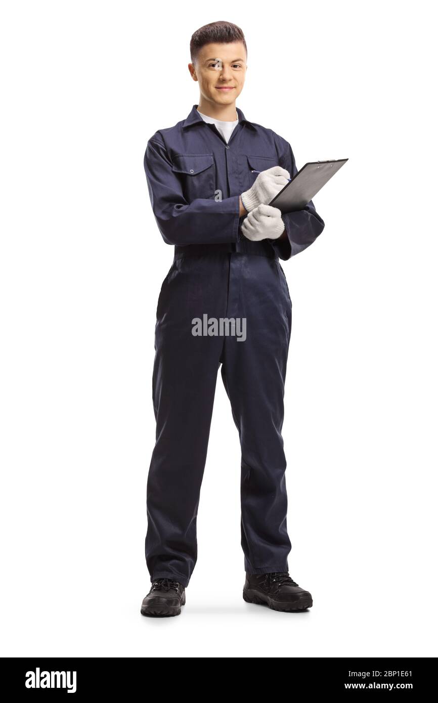 Portrait complet d'un mécanicien en écriture uniforme sur un presse-papiers isolé sur fond blanc Banque D'Images