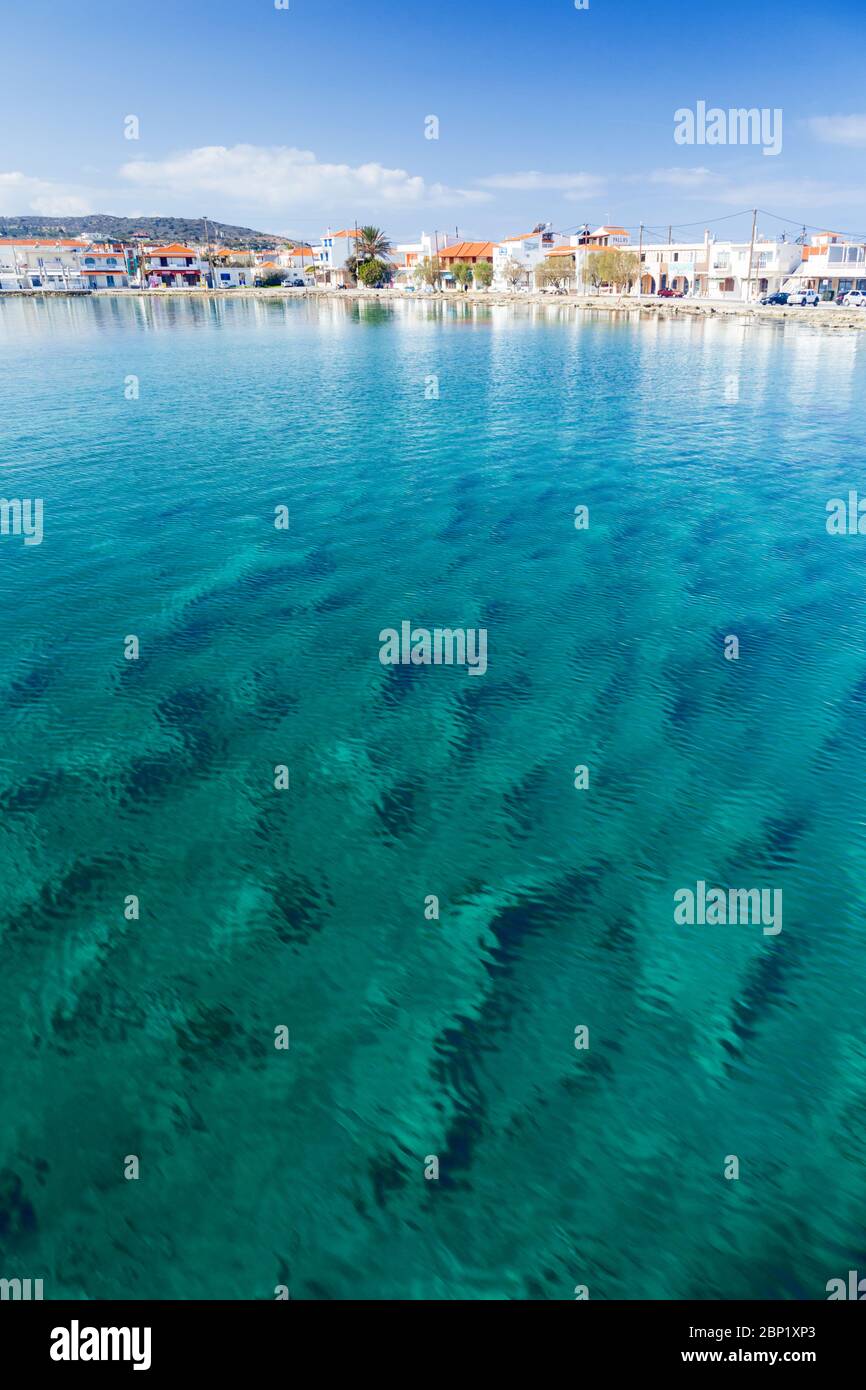 Le port de l'île Elafonissos, en Laconie, Péloponnèse, Grèce. Banque D'Images