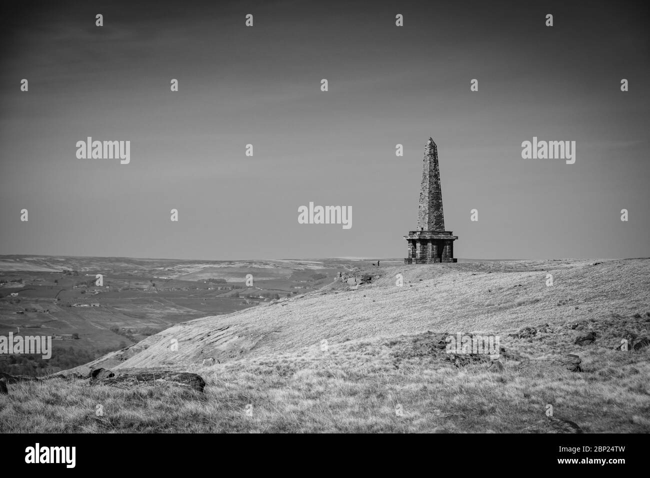 Stoodley Pike, sur le Pennine Way,, est au-dessus de Calderdale les villes de Hedbden et pont de Calderdale Todmorden, West Yorkshire, Angleterre. Banque D'Images