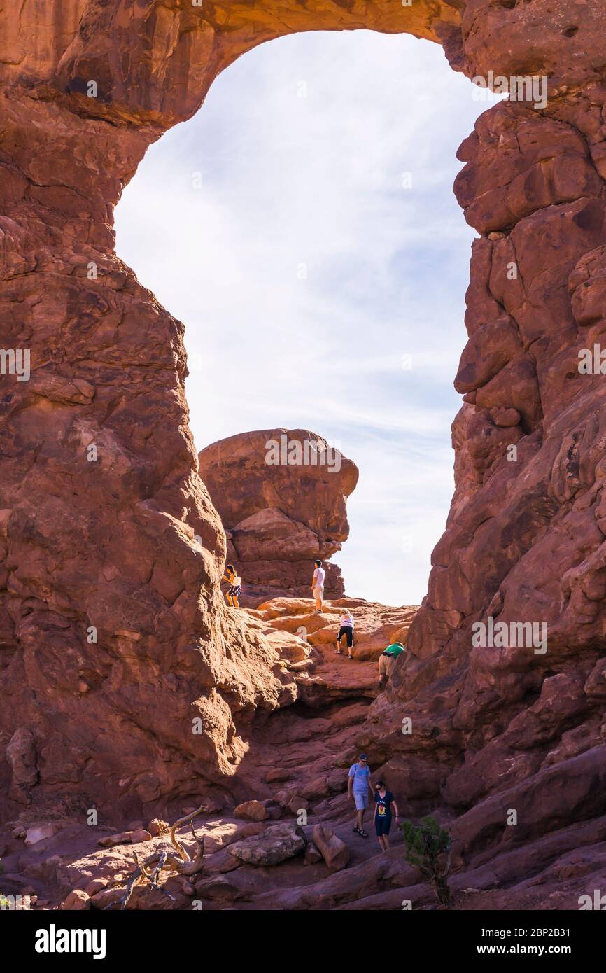 Arche de tourelle le jour ensoleillé, Parc national d'Arches, Utah, états-unis. Banque D'Images