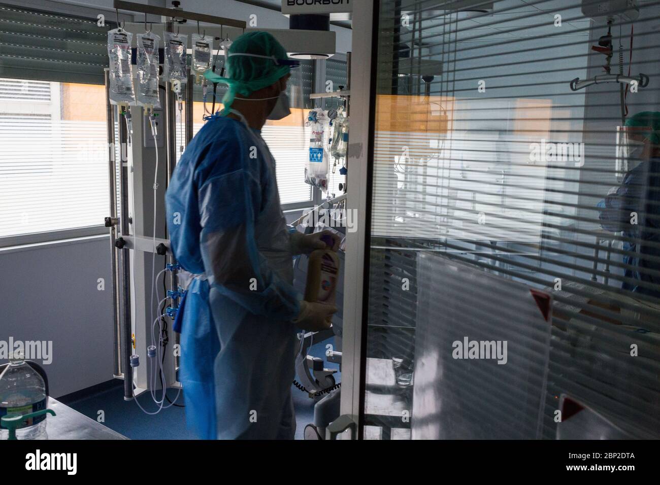 Soins intensifs, patients affectés par Covid 19, hôpital de Bordeaux, France. Banque D'Images