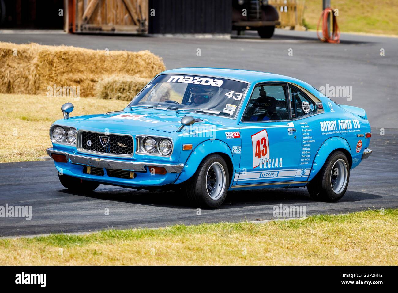 Stephen Armstrong dans la Mazda RX3 coupé Savanna 1972 Photo Stock - Alamy