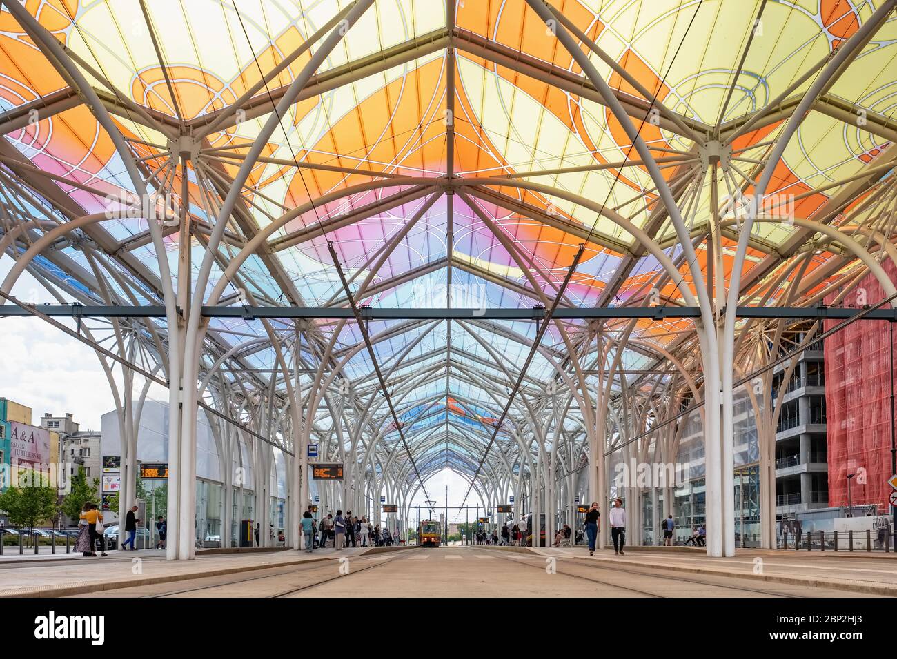 Ville de Lodz, Pologne - 7 juillet 2019 : arrêt de tramway coloré à Lodz, Pologne Banque D'Images