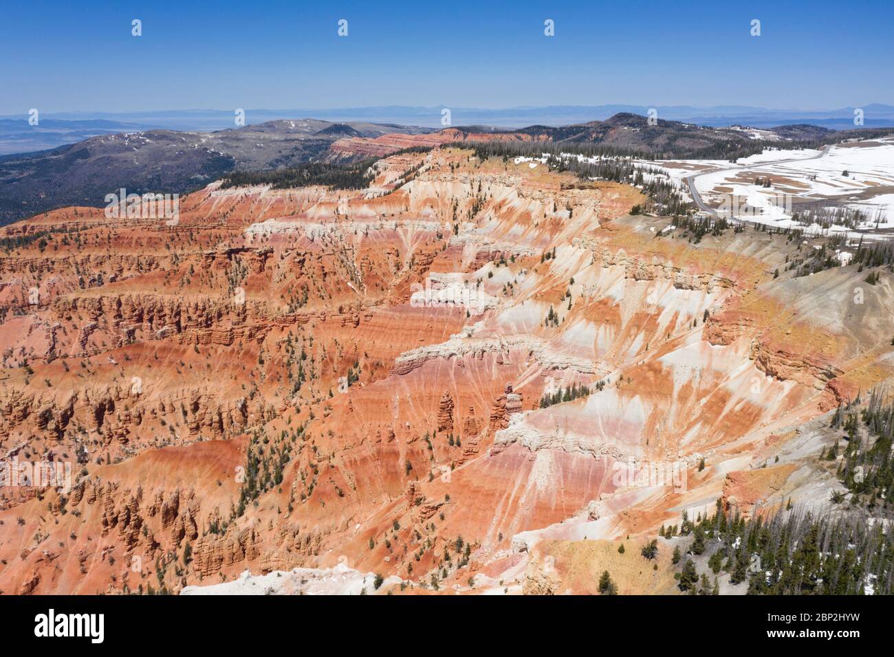 Vue aérienne du monument national de Cedar Breaks dans l'Utah Banque D'Images