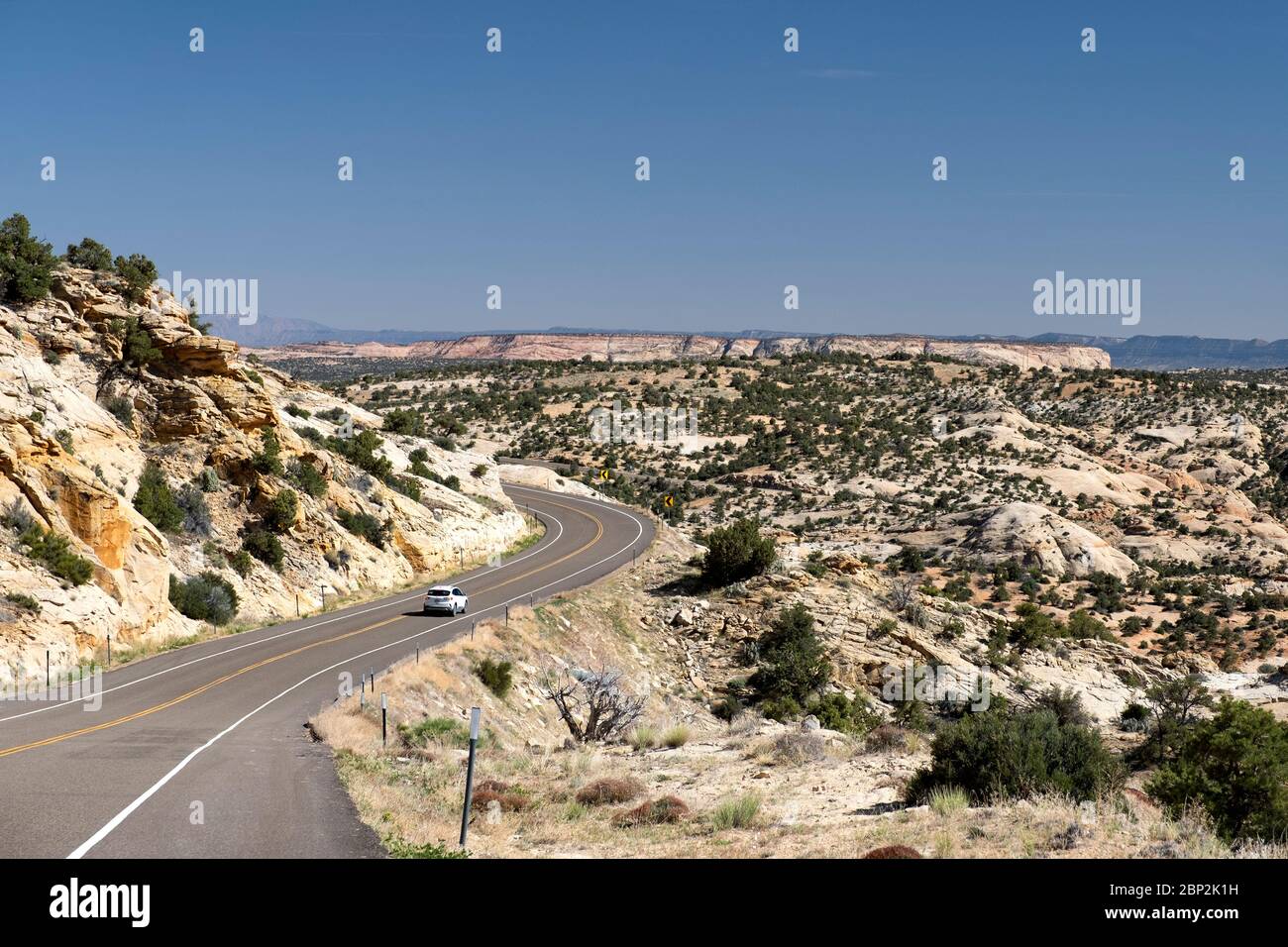 La pittoresque autoroute 12 serpentant à travers le monument national Grand Staircase Escalante dans l'Utah Banque D'Images