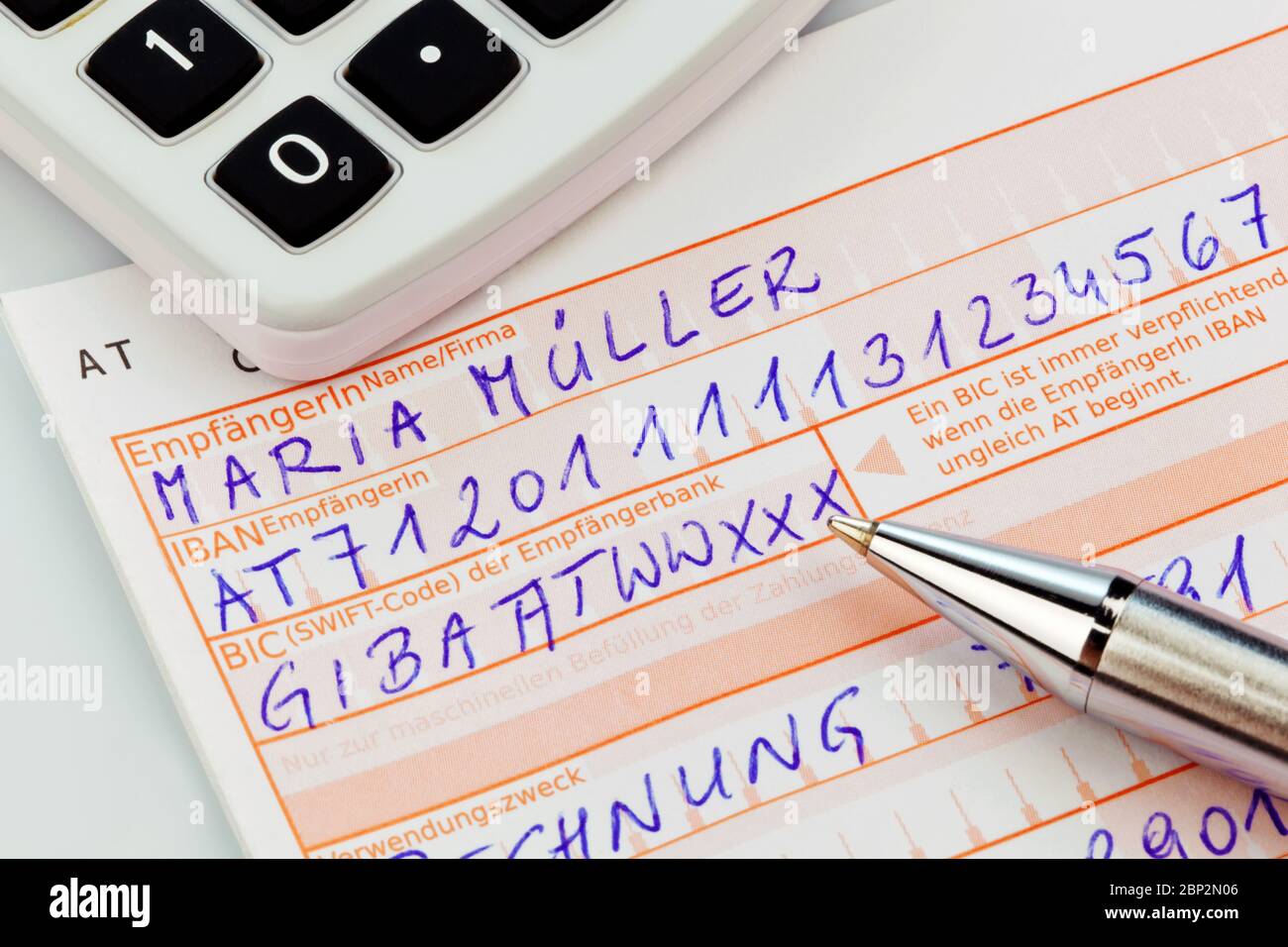 Ein Zahlschin zur Ueberweisung oder Bareinzahlung mit IBAN und BIC-Code Banque D'Images