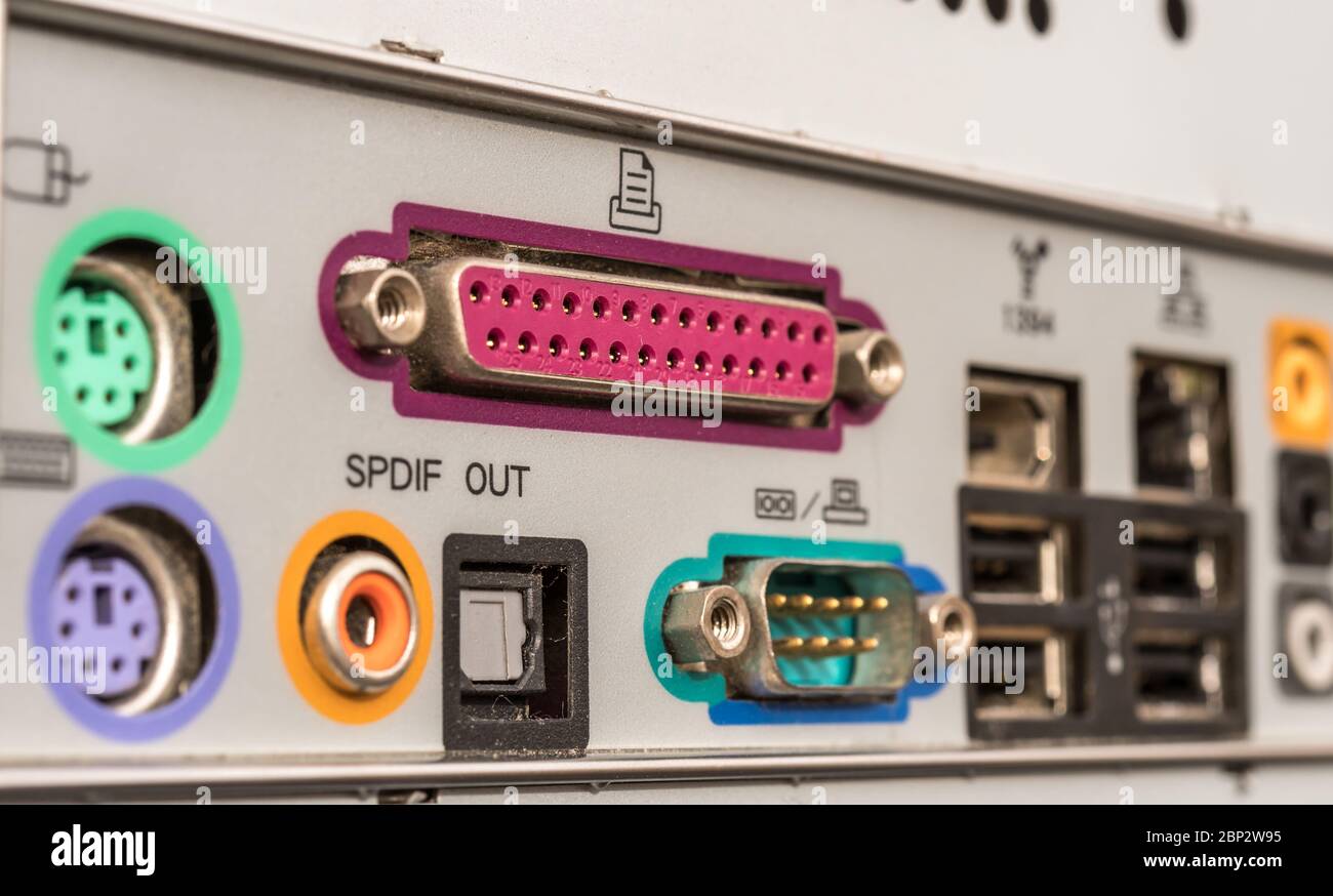 arrière d'un ordinateur carte mère, souris, ubs, connecteurs audio, écran et clavier, connecteur de panneau Banque D'Images