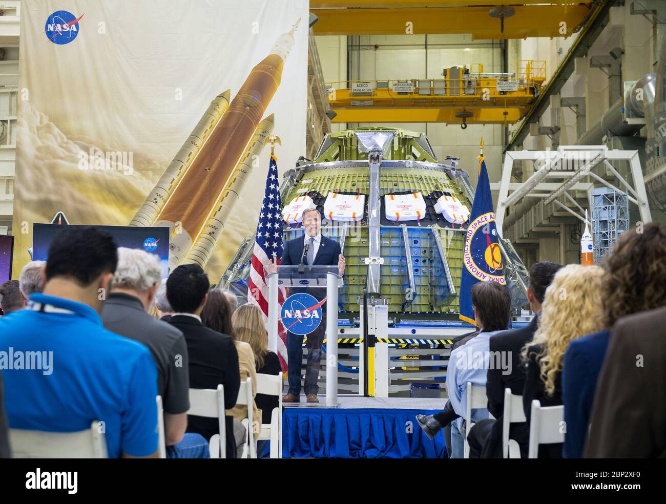 Événement Lune sur Mars l'administrateur de la NASA, Jim Bridenstine, parle aux employés des progrès de l'agence dans l'envoi d'astronautes sur la Lune et sur Mars lors d'un événement télévisé, le lundi 11 mars 2019, au bâtiment opérations et caisses Neil Armstrong du Kennedy Space Center de la NASA en Floride. Des représentants de la main-d'œuvre de Kennedy, des médias d'information et des médias sociaux étaient présents. Le vaisseau spatial Orion de la NASA, qui devait être utilisé dans la mission d'exploration 2, était exposé. Pour plus d'informations sur les plans de la NASA Lune à Mars, visitez le site : www.nasa.gov/moontomars ( http://www.nasa.gov/moontom Banque D'Images