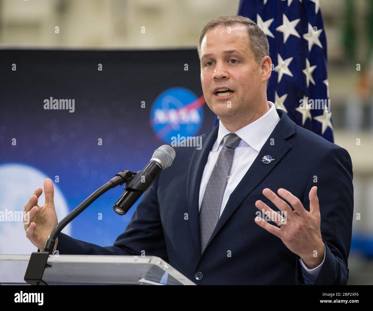 Événement Lune sur Mars l'administrateur de la NASA, Jim Bridenstine, parle aux employés des progrès de l'agence dans l'envoi d'astronautes sur la Lune et sur Mars lors d'un événement télévisé, le lundi 11 mars 2019, au bâtiment opérations et caisses Neil Armstrong du Kennedy Space Center de la NASA en Floride. Des représentants de la main-d'œuvre de Kennedy, des médias d'information et des médias sociaux étaient présents. Le vaisseau spatial Orion de la NASA, qui devait être utilisé dans la mission d'exploration 2, était exposé. Pour plus d'informations sur les plans de la NASA Lune à Mars, visitez le site : www.nasa.gov/moontomars ( http://www.nasa.gov/moontom Banque D'Images