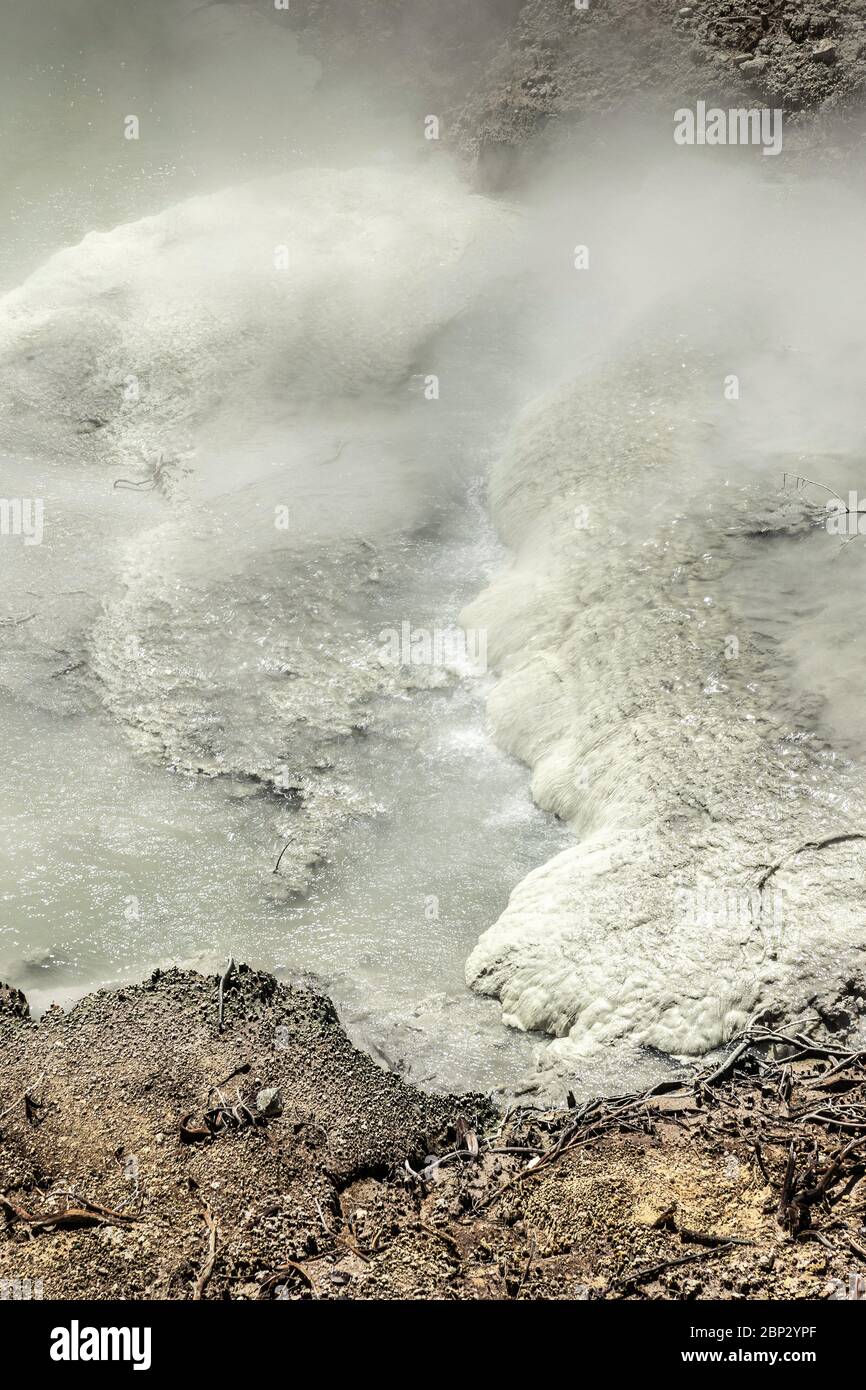 Sources chaudes de Wai-O-Tapu, Rotorua, Nouvelle-Zélande. Une zone géothermique active sur l'île du Nord dans la zone volcanique de Taupo. Banque D'Images