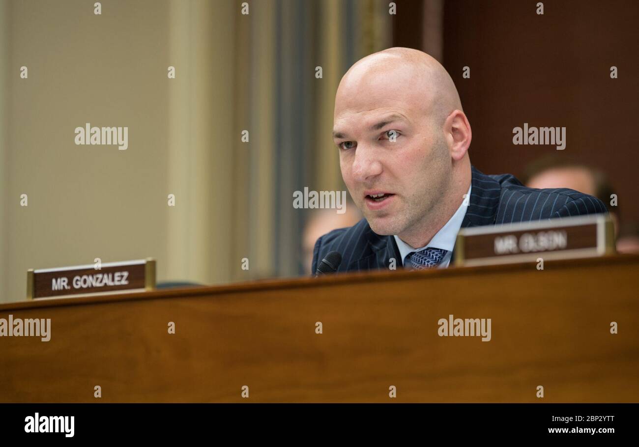 House NASA AF 20' Budget Hearing le représentant américain Anthony Gonzalez, R-Ohio, pose une question à l'administrateur de la NASA Jim Bridenstine lors d'un comité de la Chambre sur la science, l'espace, Et l'audience sur la technologie pour examiner la demande de budget de l'exercice 2020 pour la National Aeronautics and Space Administration, le mardi 2 avril 2019, à l'immeuble Rayburn House à Washington. Banque D'Images House NASA AF 20' Budget Hearing le représentant américain Anthony Gonzalez, R-Ohio, pose une question à l'administrateur de la NASA Jim Bridenstine lors d'un comité de la Chambre sur la science, l'espace, Et l'audience sur la technologie pour examiner la demande de budget de l'exercice 2020 pour la National Aeronautics and Space Administration, le mardi 2 avril 2019, à l'immeuble Rayburn House à Washington. Banque D'Images