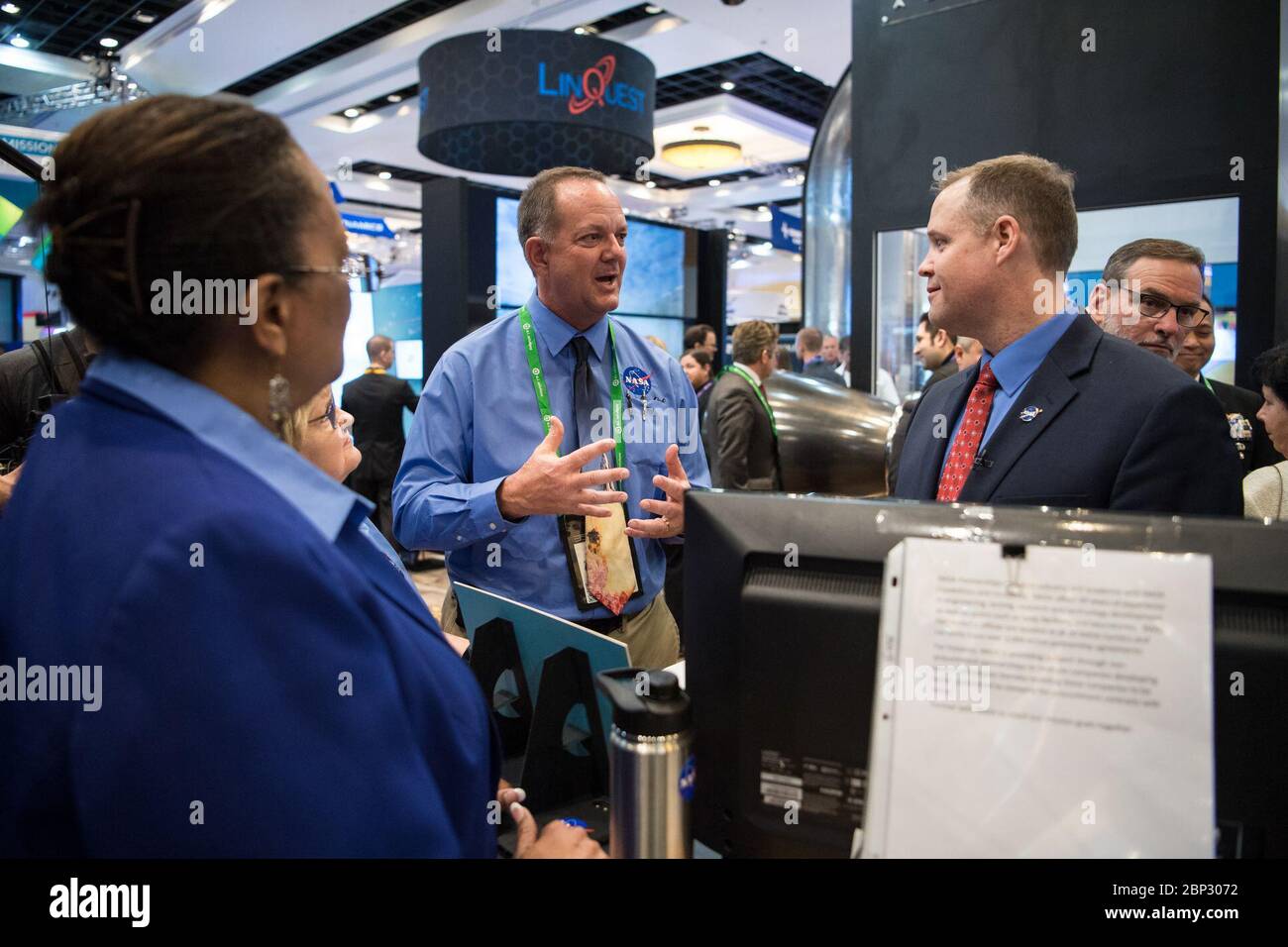 Symposium spatial - exposition de la NASA Jim Bridenstine, administrateur de la NASA, visite l'exposition de la NASA au Symposium spatial, le mardi 9 avril 2019, au Broadmoor Hall à Colorado Springs, Colorado. Banque D'Images