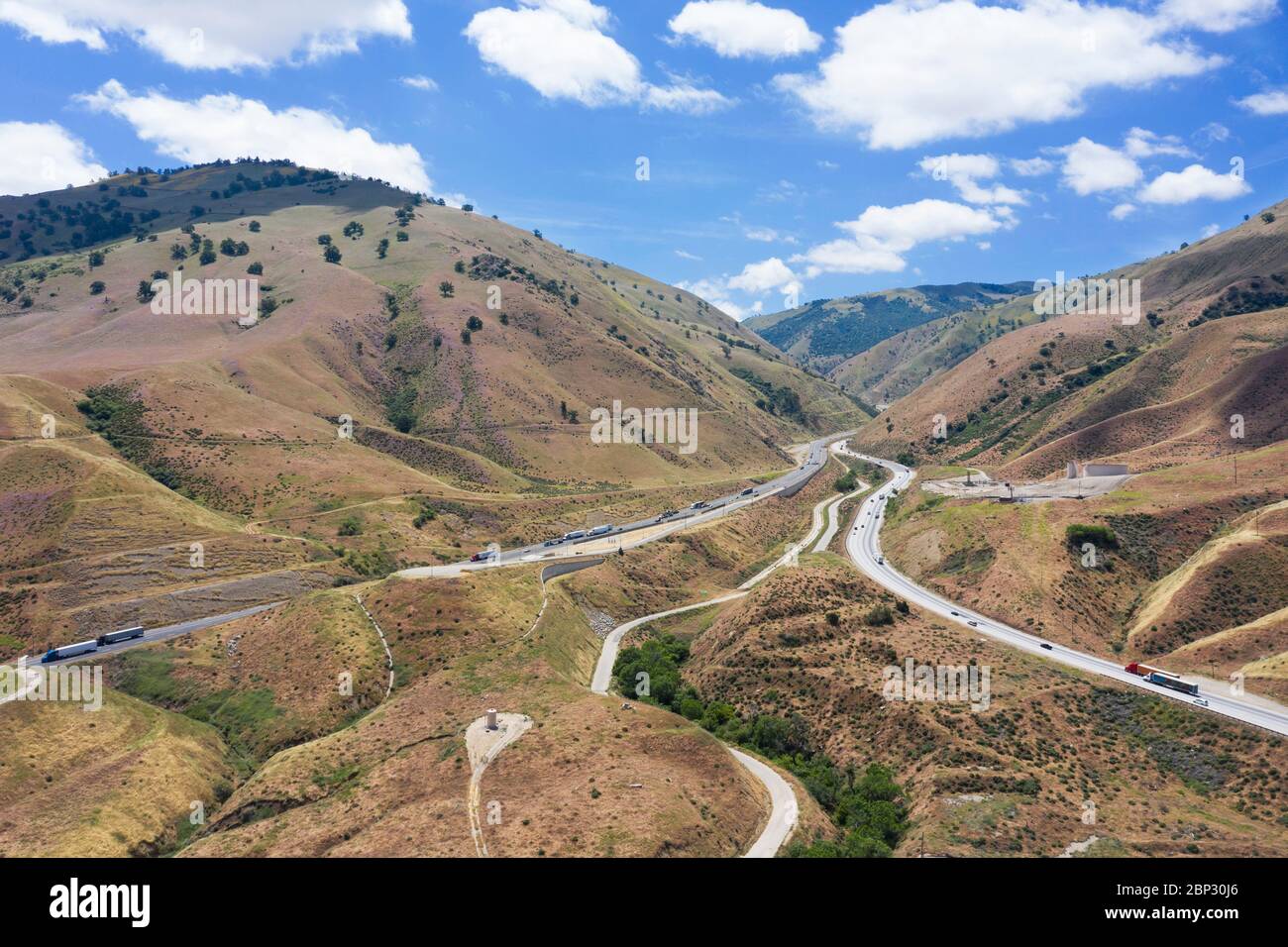 Vue aérienne au-dessus de l'autoroute I-5 à Grapevine, dans le comté de Kern, Californie Banque D'Images