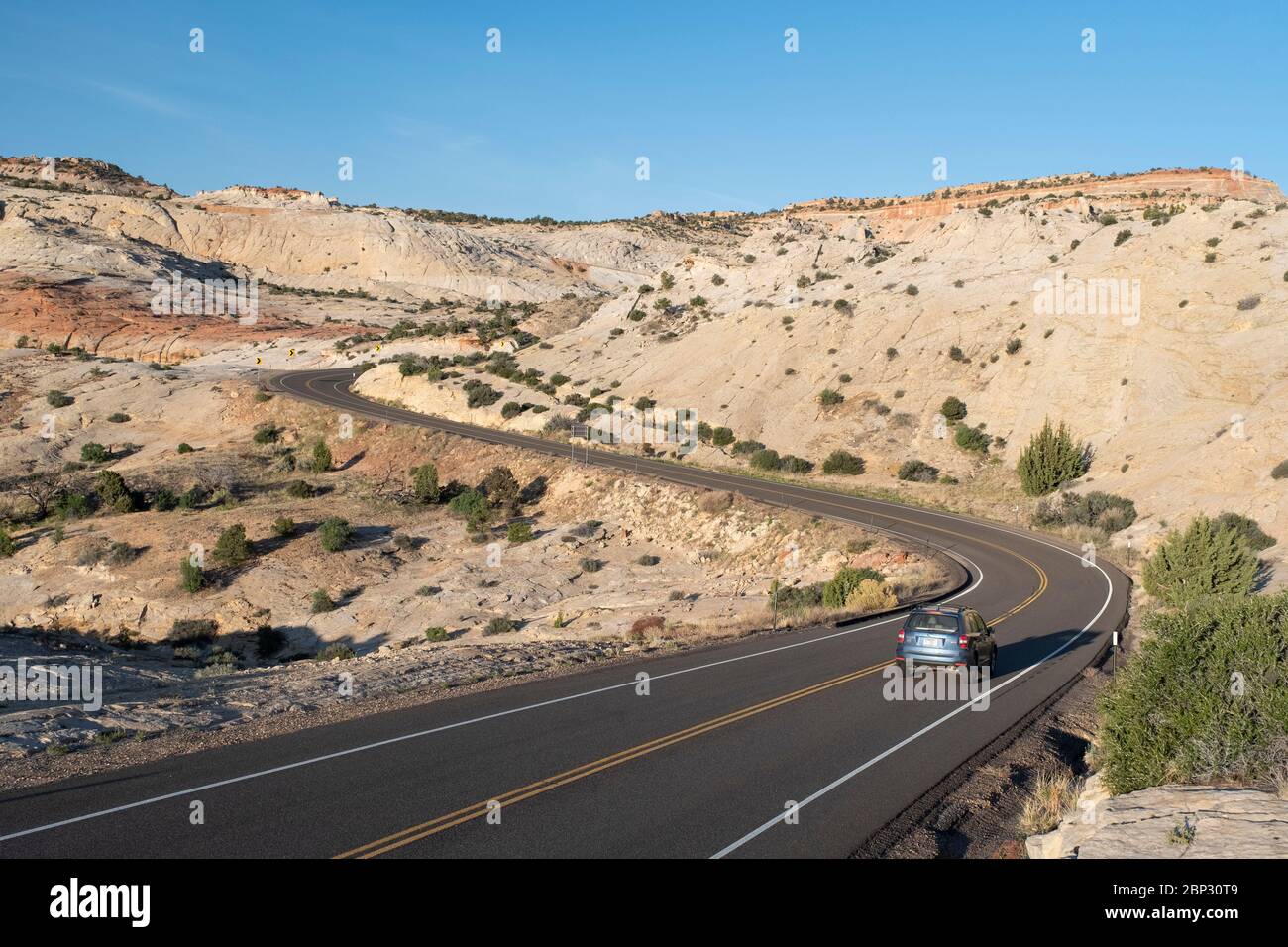 Une bande tortueux de la route panoramique 12 à Escalante, Utah Banque D'Images