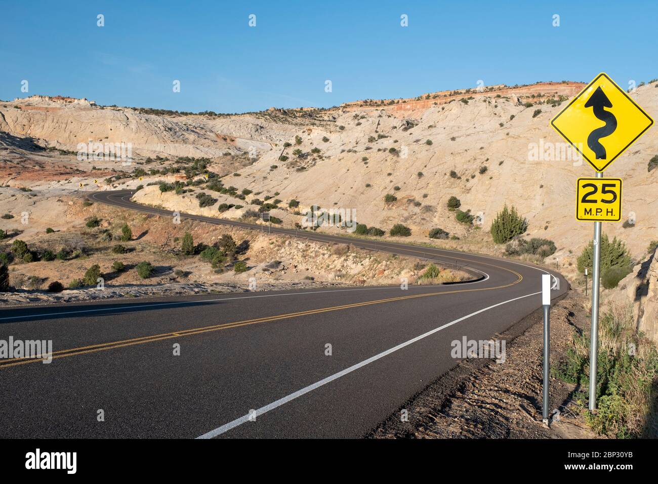 Une bande tortueux de la route panoramique 12 à Escalante, Utah Banque D'Images