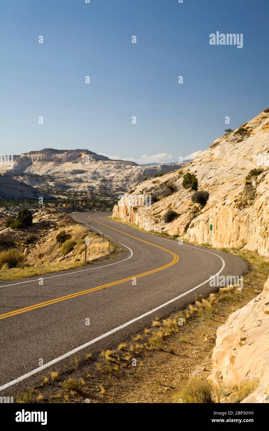 Une bande tortueux de la route panoramique 12 à Escalante, Utah Banque D'Images