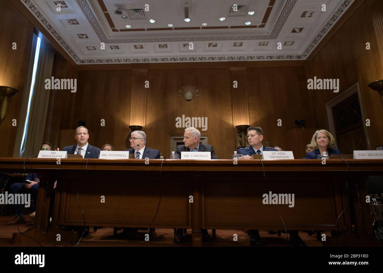 Audience du sous-comité sénatorial de l’aviation et de l’espace Jim Bridenstine, administrateur de la NASA, à gauche, Kevin O’Connell, directeur, Bureau du commerce spatial, département du commerce, Robert Cardillo, ancien directeur, Agence nationale de renseignement géospatial, lieutenant général David D. Thompson, vice-commandant, Commandement spatial, United States Air Force, Et le colonel Pamela A. Melroy, United States Air Force (ret.) (Ancien astronaute), à droite, témoigner devant le sous-comité sénatorial de l'aviation et de l'espace lors d'une audience intitulée «l'environnement spatial émergent : défis opérationnels, techniques et politiques», le mardi 14 mai 2019, à l'adresse Banque D'Images