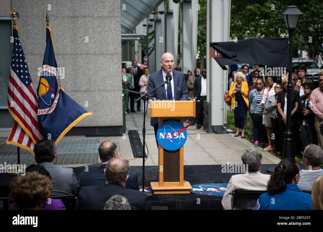 Le 12 juin 2019, le bloc 300 de E Street SW à Washington, DC a été désigné comme 'Hidden figures Way' pour honorer l'héritage de Katherine Johnson, Dorothy Vaughan et Mary Jackson. Ces femmes pionnières ont contribué de manière significative au programme spatial américain. Banque D'Images