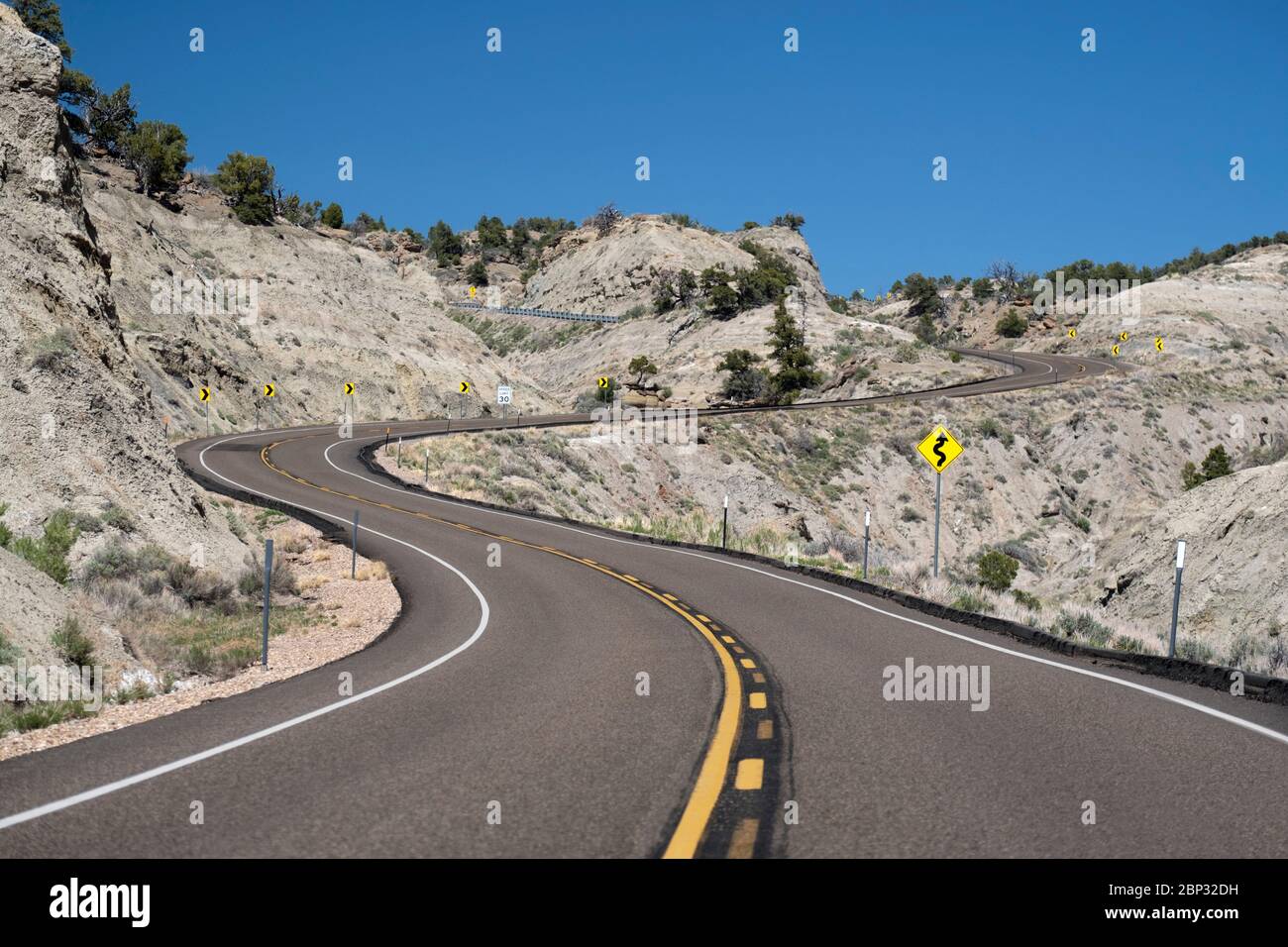Autoroute 12 dans le monument national Grand Staircase Escalante, Utah, près de Powell point Banque D'Images