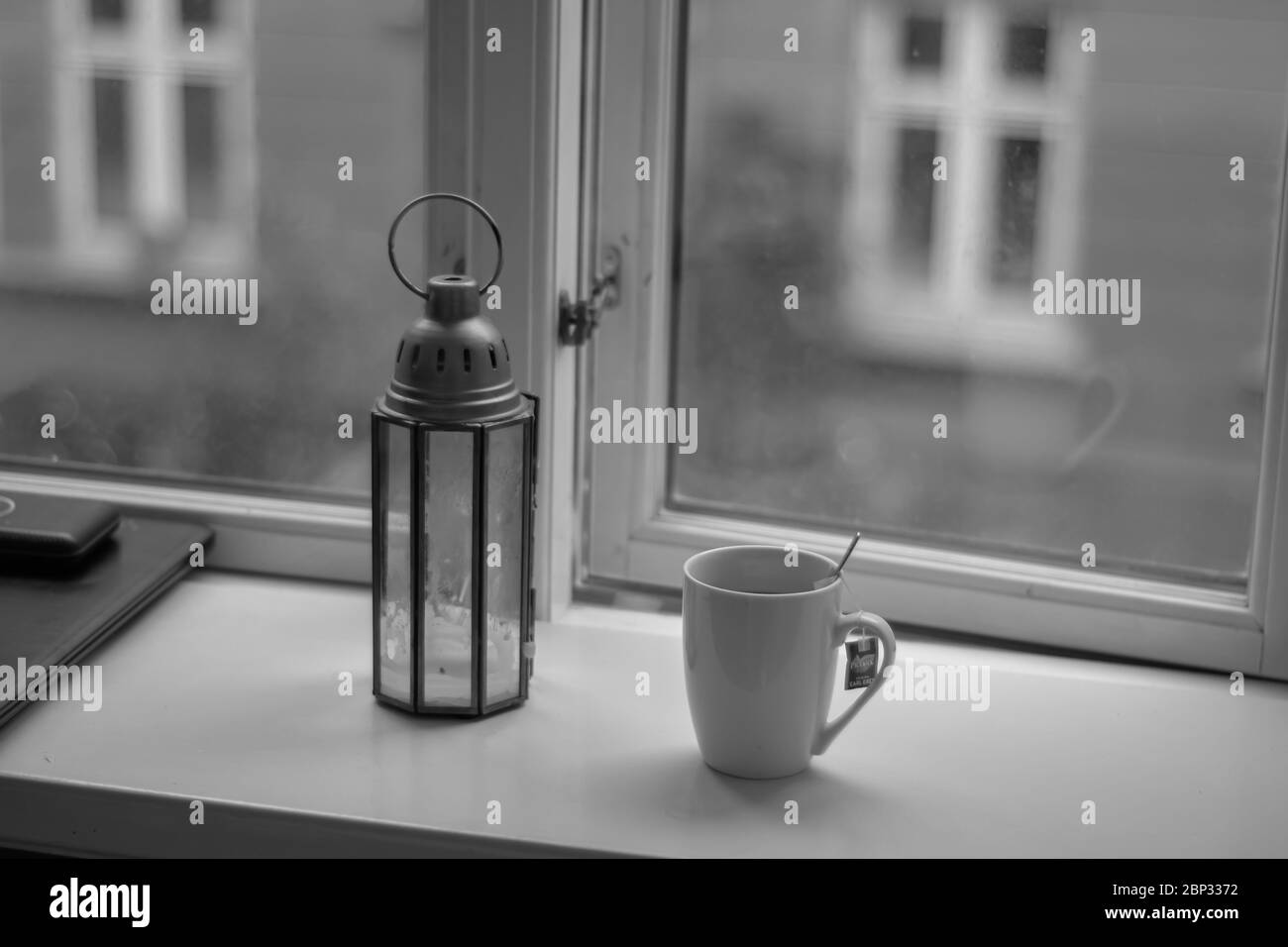 tasse de thé sur table Banque D'Images