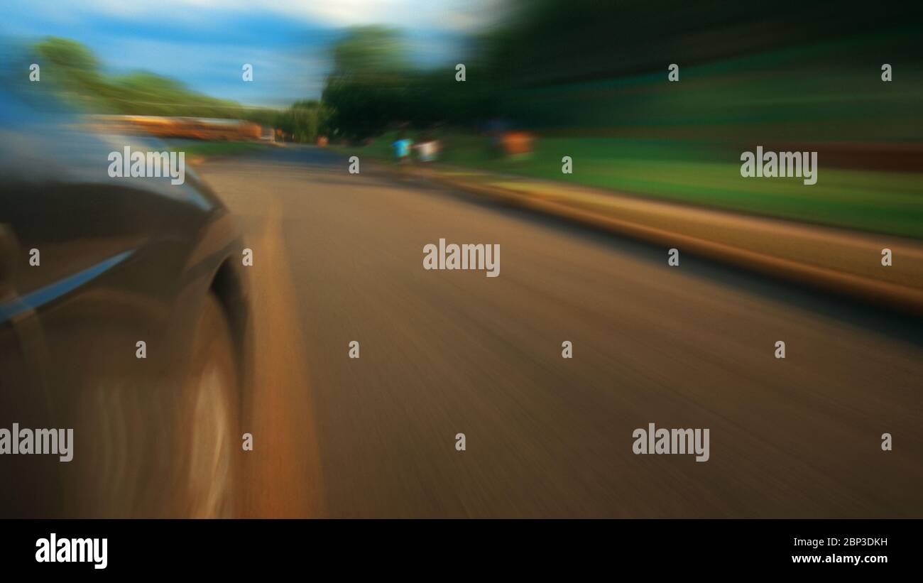 Voiture à course rapide avec mouvement de blur Banque D'Images