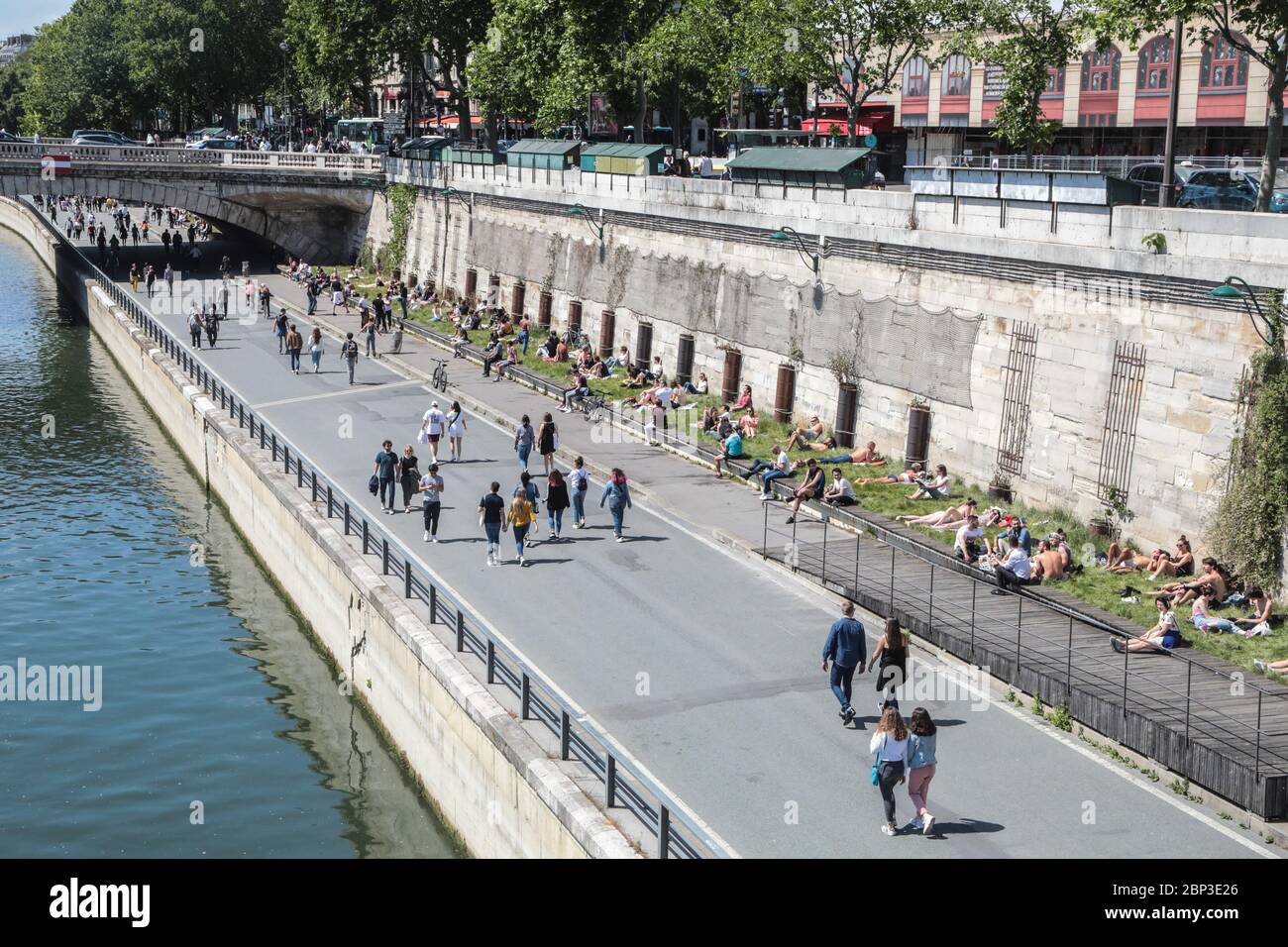 FIN DE LA PREMIÈRE SEMAINE DE DECONFINEMENT Banque D'Images