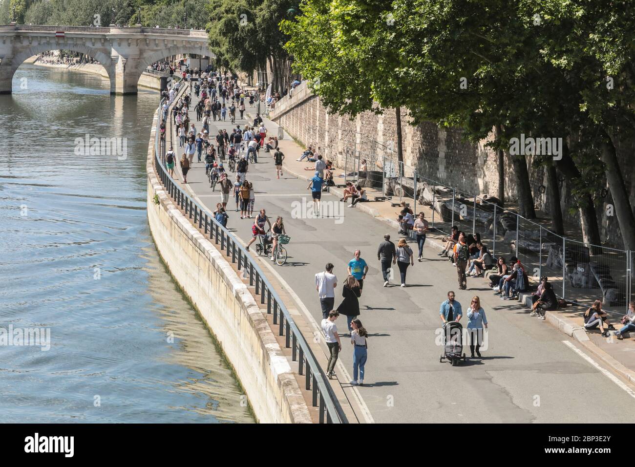 FIN DE LA PREMIÈRE SEMAINE DE DECONFINEMENT Banque D'Images