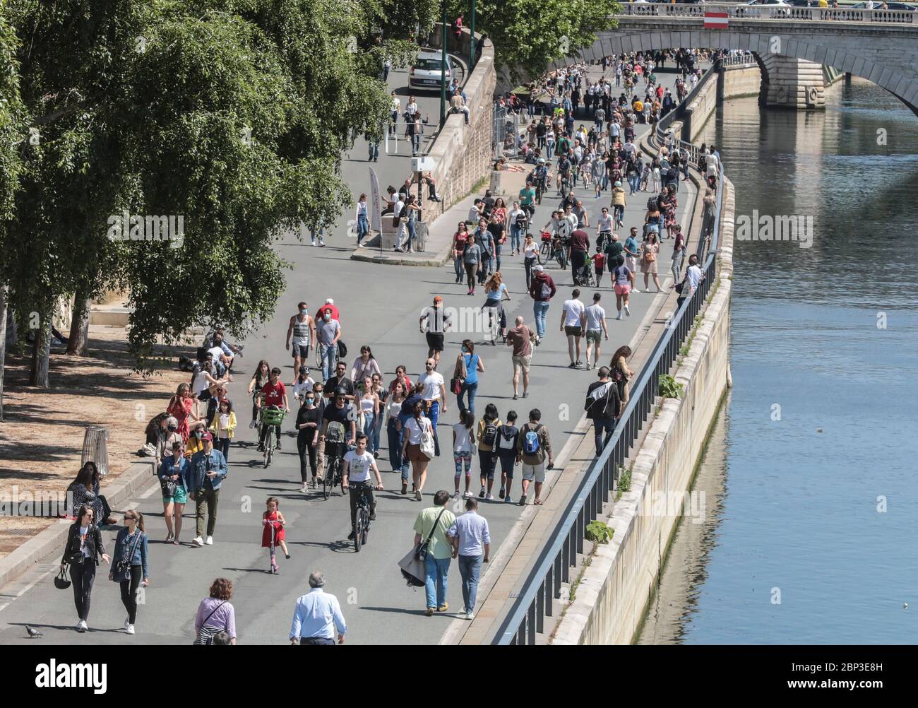 FIN DE LA PREMIÈRE SEMAINE DE DECONFINEMENT Banque D'Images
