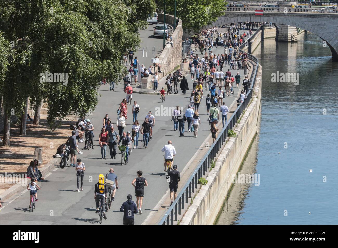 FIN DE LA PREMIÈRE SEMAINE DE DECONFINEMENT Banque D'Images