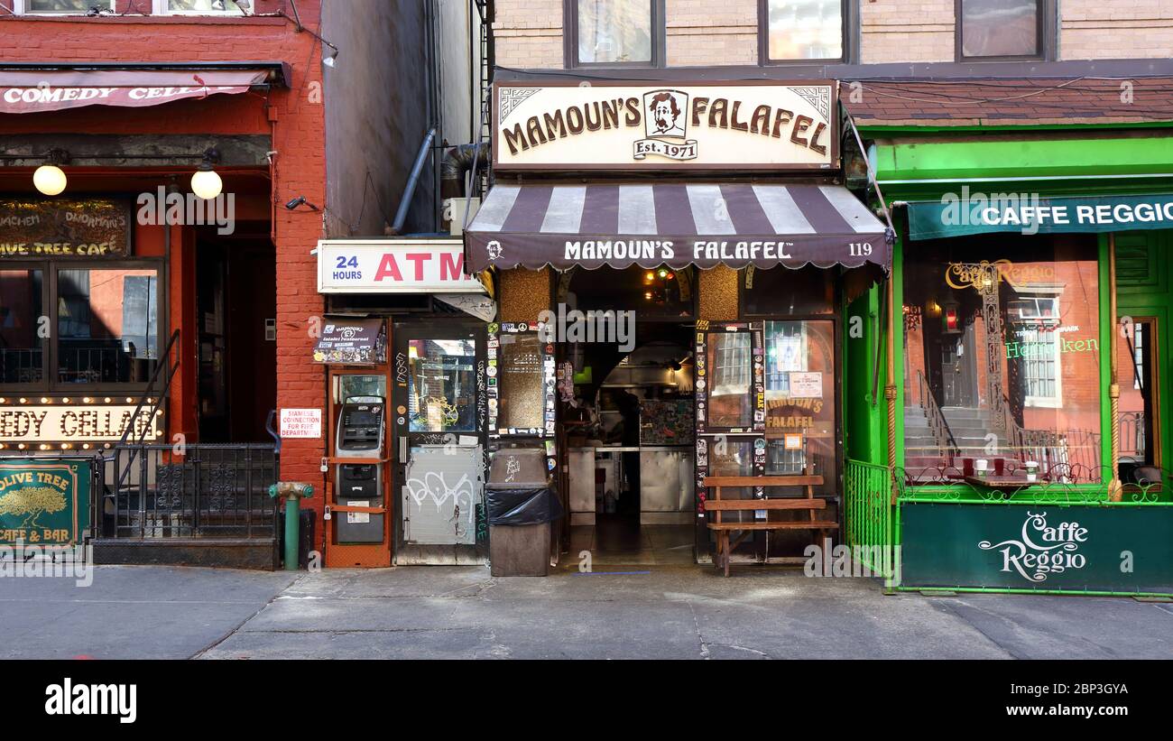 Mamou's Falafel, 113 MacDougal Street, New York, NY. Façade extérieure d'un magasin de falafel dans le quartier de Greenwich Village à Manhattan. Banque D'Images