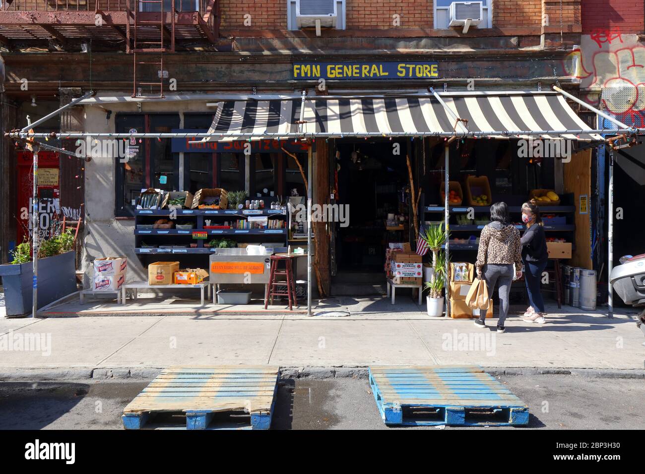 FWN General Store de Forgtmenot. Extérieur d'un restaurant New York proposant des plats de base et des cocktails à emporter pendant la crise du coronavirus. Banque D'Images