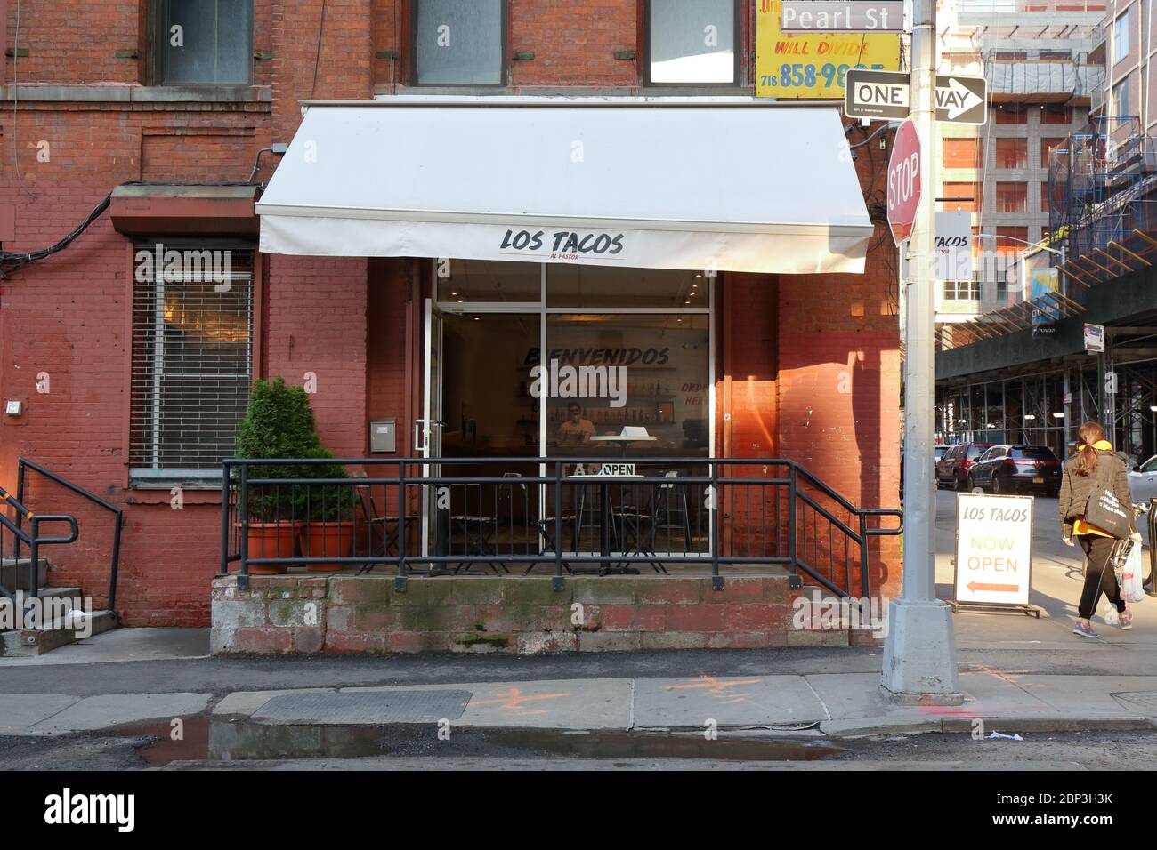Los Tacos Al Pastor, 141 Front St, Brooklyn, NY. Façade extérieure d'une taqueria à DUMBO. Banque D'Images