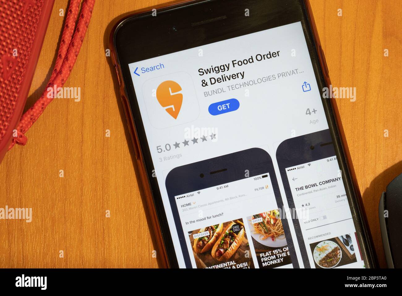 New York, Etats-Unis - 15 mai 2020 : logo de l'application mobile Swiggy Food Order sur l'écran du téléphone, icône en gros plan, Editorial Banque D'Images